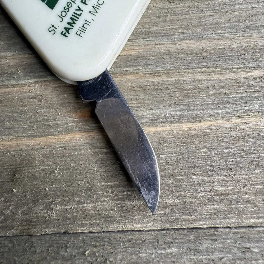 VTG St Joseph Hospital Flint MI Keychain Mini Folding Multi-tool‎ Bottle Opener